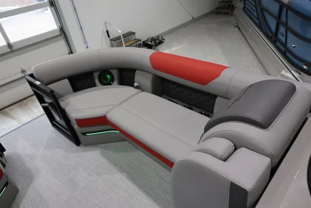 Slide: The Image of South Bay 525 RS Hybrid Arch 2026 - 18