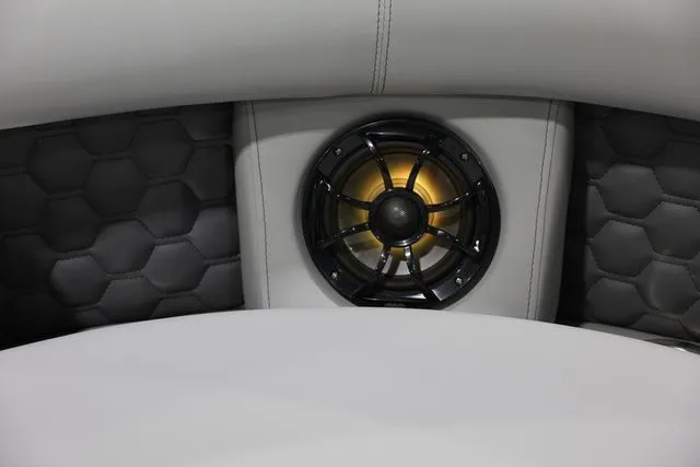 Slide: The Image of South Bay 525 RS Hybrid Arch 2026 - 22