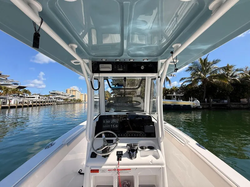 Slide: The Image of Interior view of a 2020 Sea Hunt Ultra 265 SE boat. - 10