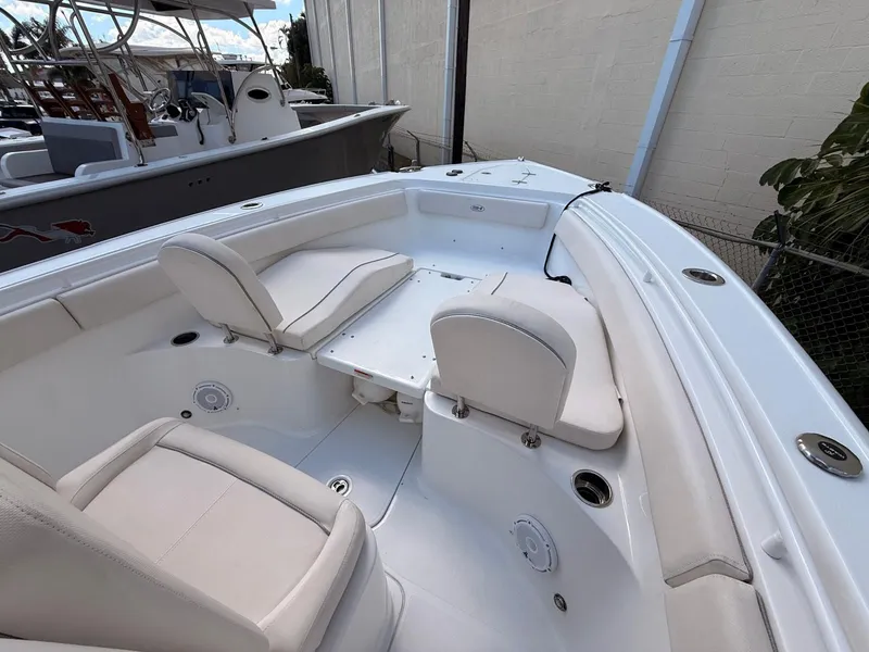 Slide: The Image of Interior view of a 2020 Sea Hunt Ultra 265 SE boat. - 20