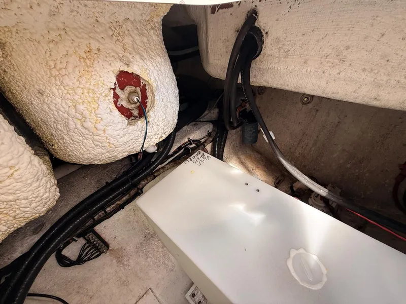 Slide: The Image of Interior view of 2020 Sea Hunt Ultra 265 SE boat. - 29