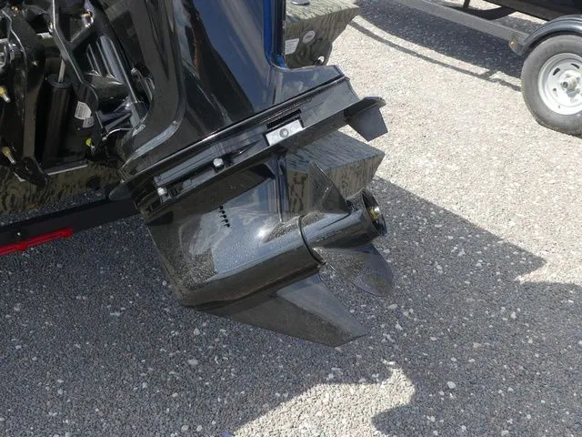 Slide: The Image of Tracker Grizzly 1860 CC 2026 - 10