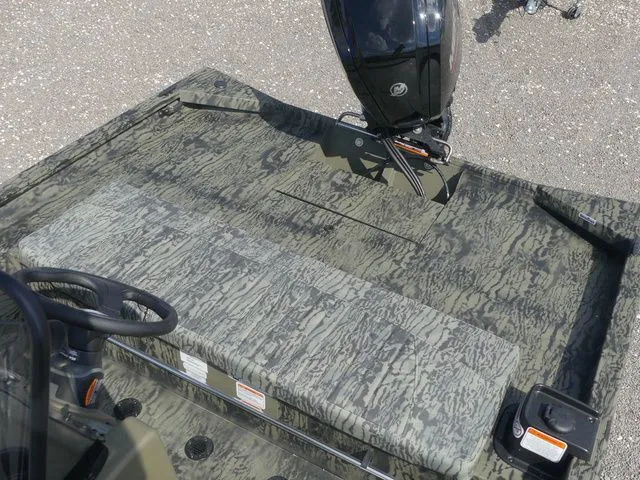 Slide: The Image of Tracker Grizzly 1860 CC 2026 - 13