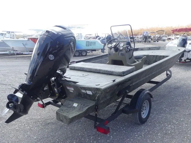 Slide: The Image of Tracker Grizzly 1860 CC 2026 - 4