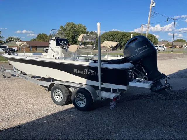 Slide: The Image of NauticStar 227 XTS 2018 - 4