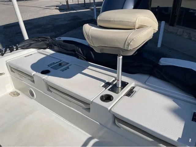 Slide: The Image of NauticStar 227 XTS 2018 - 6