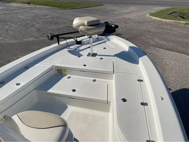 Slide: The Image of NauticStar 227 XTS 2018 - 8