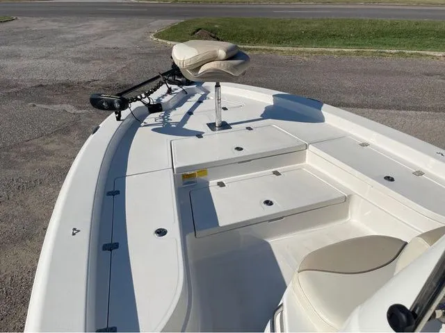 Slide: The Image of NauticStar 227 XTS 2018 - 9