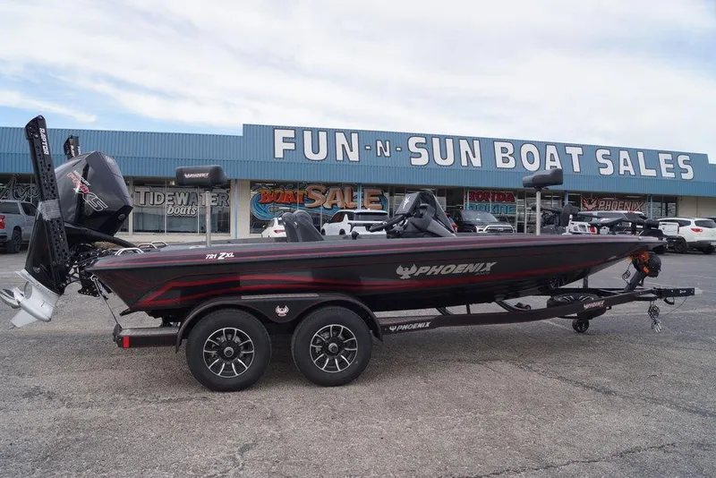 The Image of 2026 Phoenix 721 ZXL boat at Fun-N-Sun Boat Sales dealership. - 0