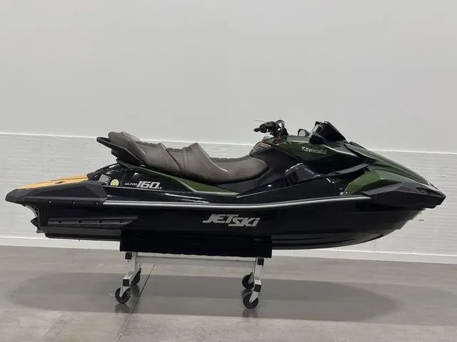 The Image of Kawasaki Ultra® 160LX 2025 - 1