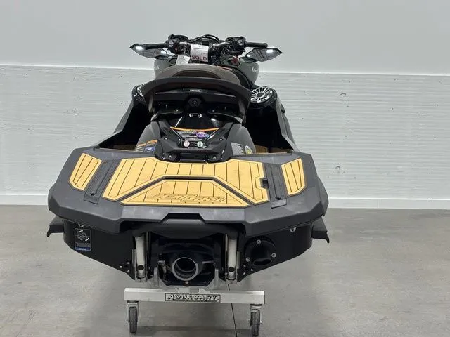 Slide: The Image of Kawasaki Ultra® 160LX 2025 - 10