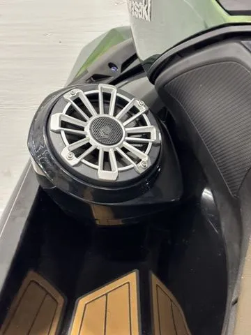 Slide: The Image of Kawasaki Ultra® 160LX 2025 - 13