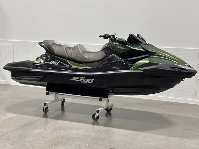 Slide: The Image of Kawasaki Ultra® 160LX 2025 - 2
