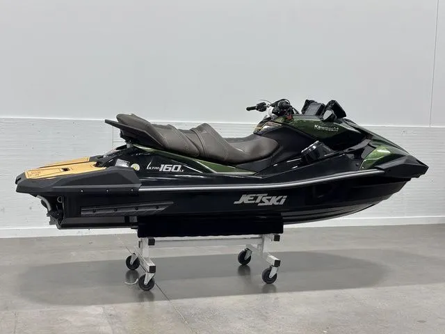 Slide: The Image of Kawasaki Ultra® 160LX 2025 - 3