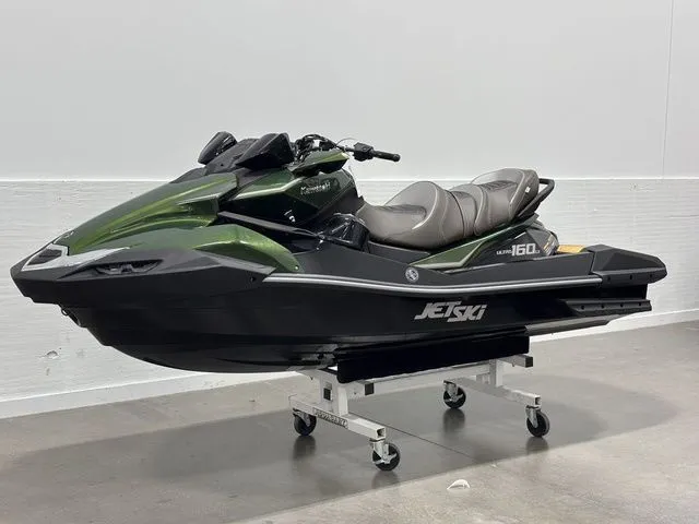 Slide: The Image of Kawasaki Ultra® 160LX 2025 - 4