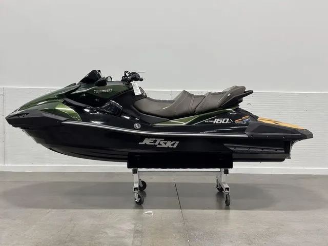 Slide: The Image of Kawasaki Ultra® 160LX 2025 - 5