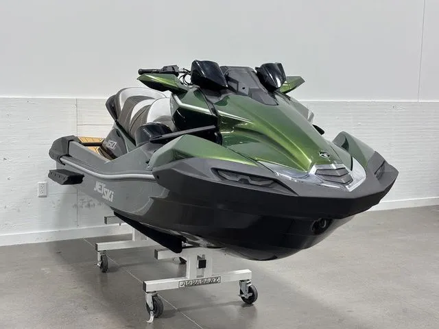 Slide: The Image of Kawasaki Ultra® 160LX 2025 - 8