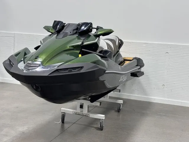 Slide: The Image of Kawasaki Ultra® 160LX 2025 - 9