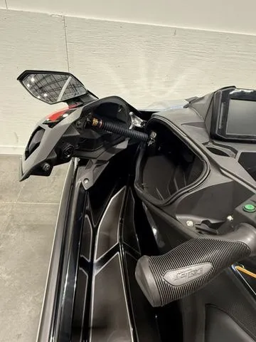 Slide: The Image of Kawasaki ULTRA 160LX-S 2025 - 17