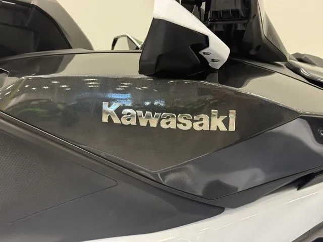 Slide: The Image of Kawasaki Ultra® 160LX-S Angler 2025 - 13