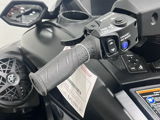 Slide: The Image of Yamaha FX Cruiser SVHO 2025 - 10