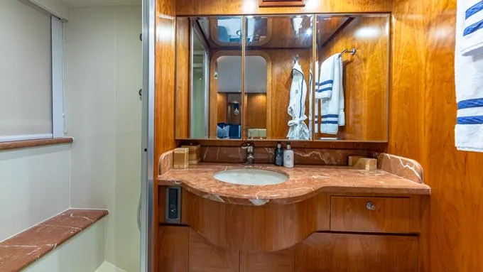 Slide: The Image of Port guest head - 34