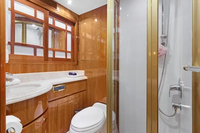 Slide: The Image of Stbd. Guest Head - 39