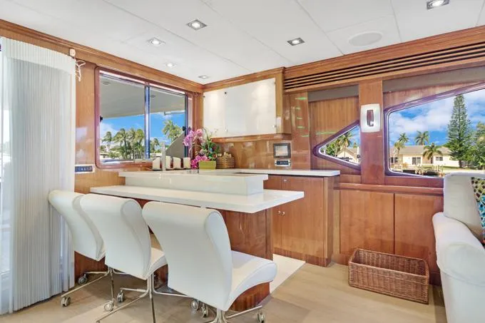 Slide: The Image of Salon Bar - 6