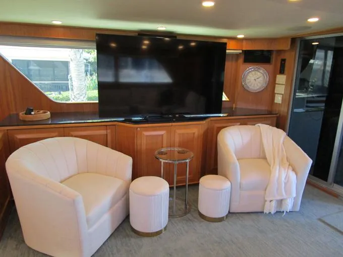 Slide: The Image of Salon to Stbd. - 22