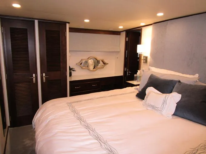 Slide: The Image of Master Looking to Stbd. - 30