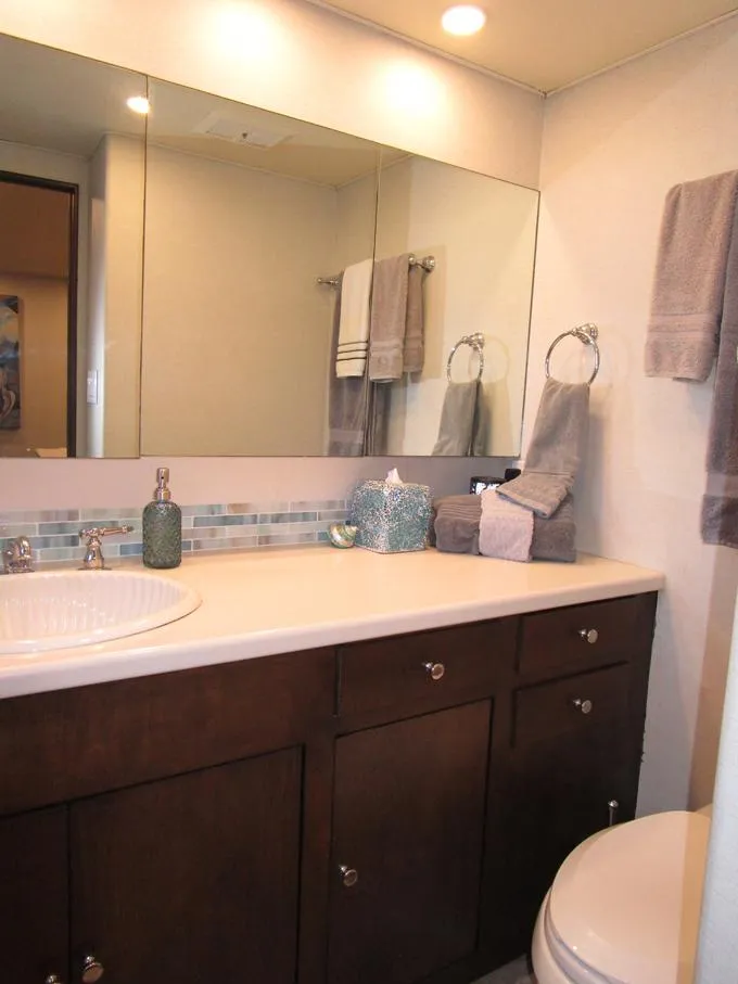 Slide: The Image of Portside VIP Head - 38