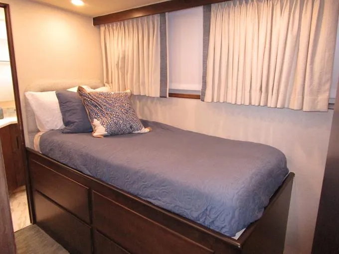 Slide: The Image of Stbd. Guest Cabin Outboard - 40