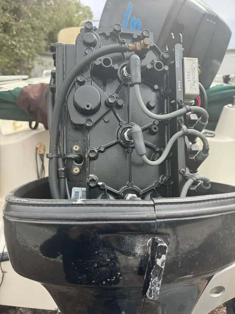 Slide: The Image of Trophy 1703 Center Console 2005 - 16