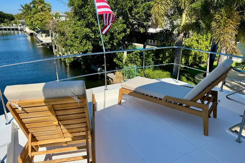 Slide: The Image of New Sun Lounges - 48