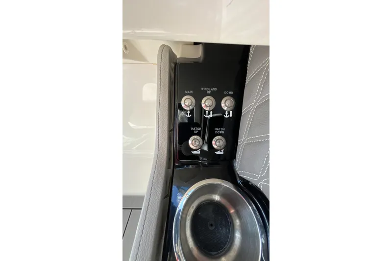 Slide: The Image of Control panel of 2021 Sea Ray SLX 280 boat with cup holder. - 50