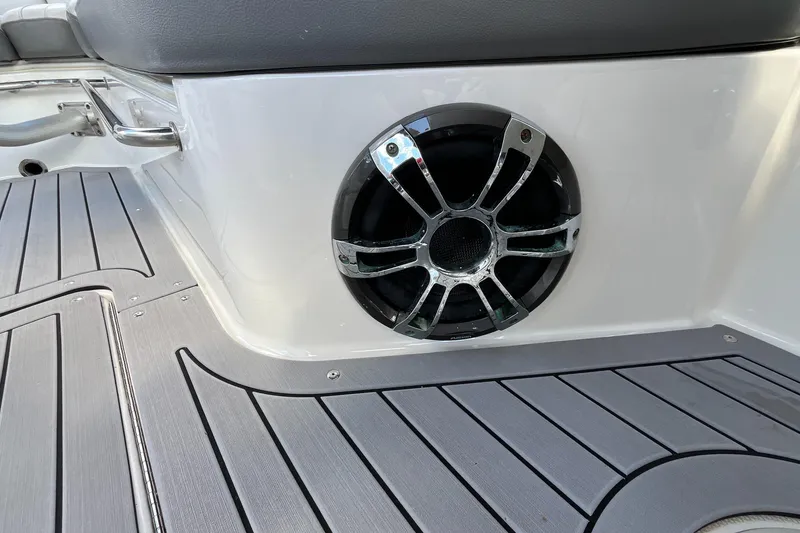 Slide: The Image of Speaker on 2021 Sea Ray SLX 280 boat with sleek deck design. - 61