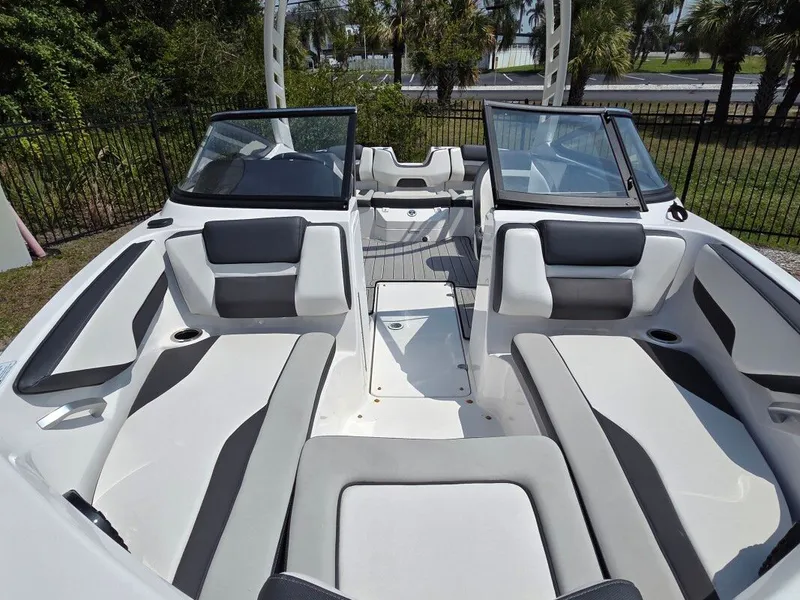 Slide: The Image of Yamaha 195S 2023 - 13