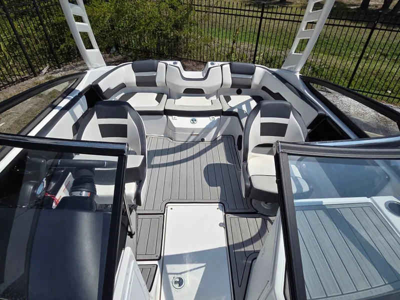 Slide: The Image of Yamaha 195S 2023 - 18