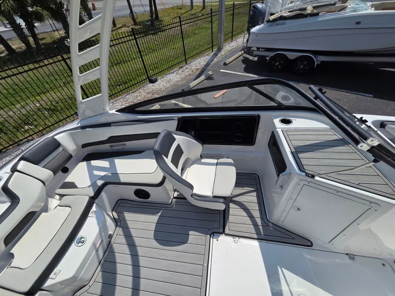 Slide: The Image of Yamaha 195S 2023 - 20