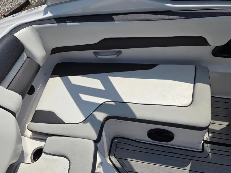 Slide: The Image of Yamaha 195S 2023 - 23