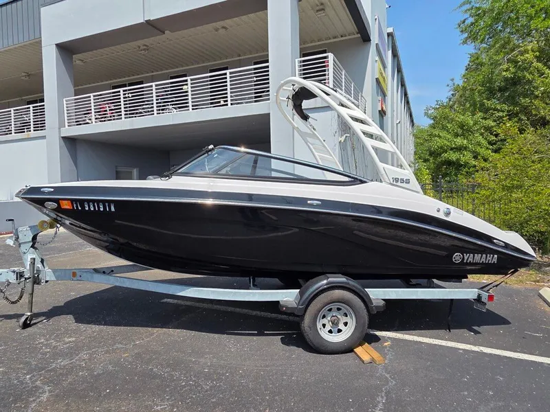 Slide: The Image of Yamaha 195S 2023 - 5