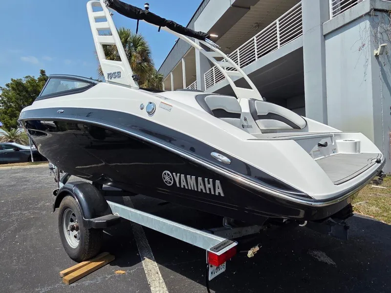 Slide: The Image of Yamaha 195S 2023 - 6