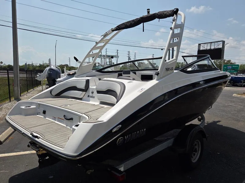 Slide: The Image of Yamaha 195S 2023 - 8