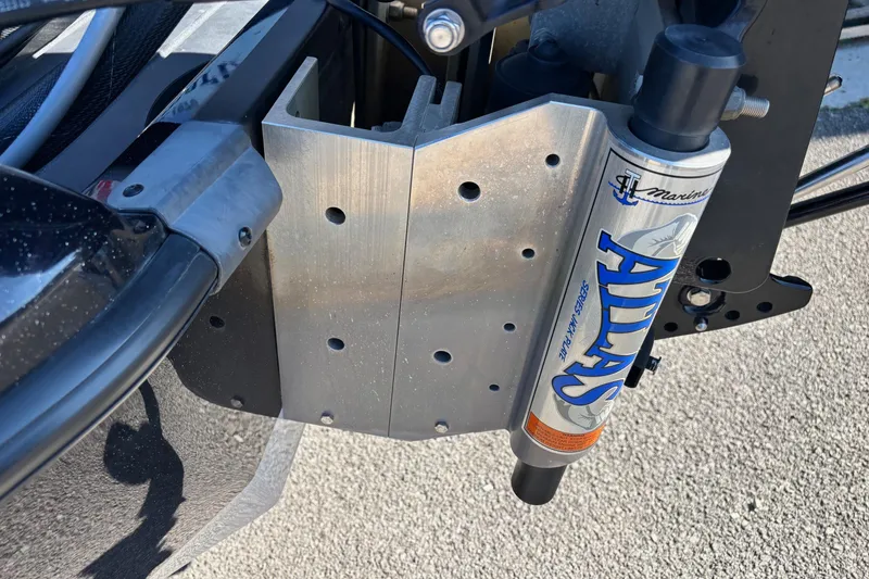 Slide: The Image of 2018 Ranger Z519 Comanche boat with Atlas hydraulic jack plate. - 13