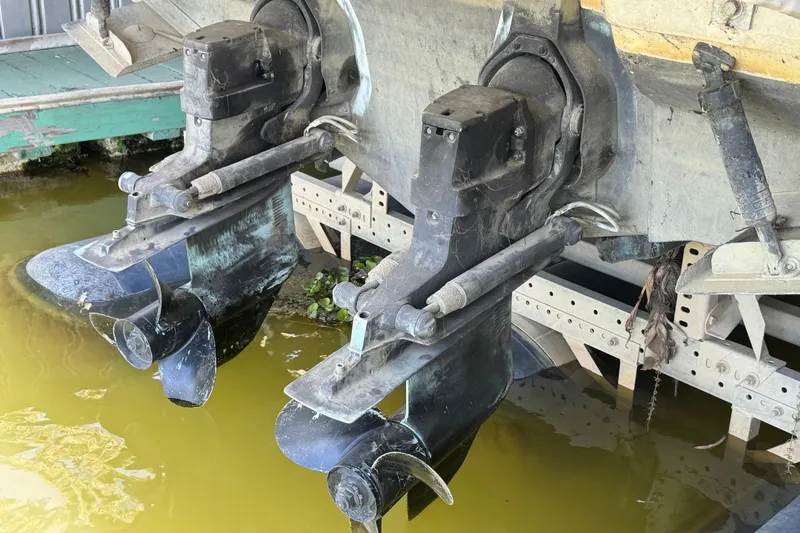 Slide: The Image of Twin outboard motors on a 2000 Sea Ray 290 Sundancer boat in water. - 45