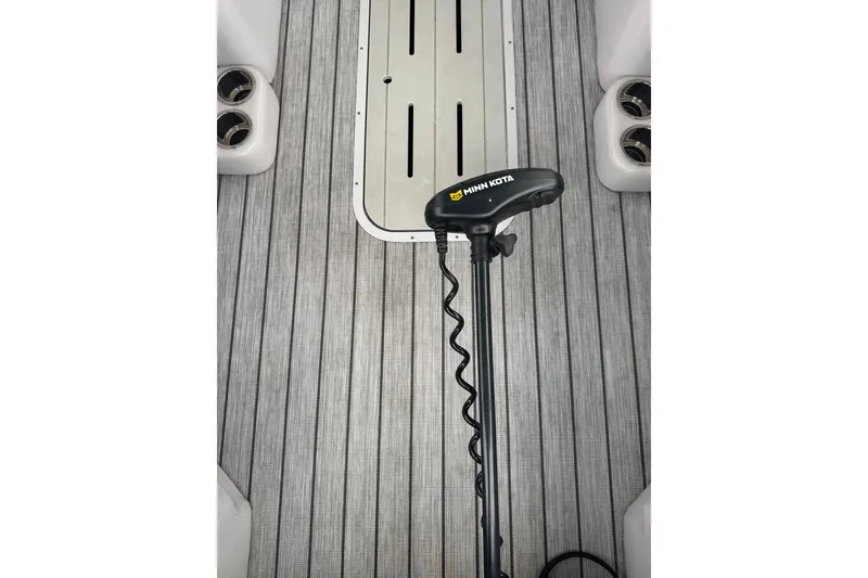 Slide: The Image of 2022 G3 Suncatcher Select 322RF boat deck with Minn Kota trolling motor. - 19