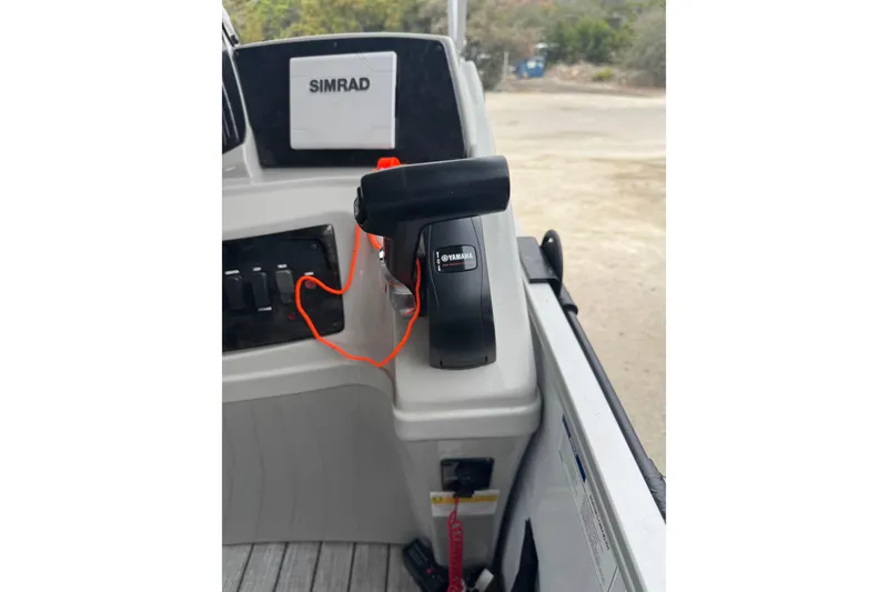 Slide: The Image of 2022 G3 Suncatcher Select 322RF boat console with Simrad display and Yamaha throttle. - 23