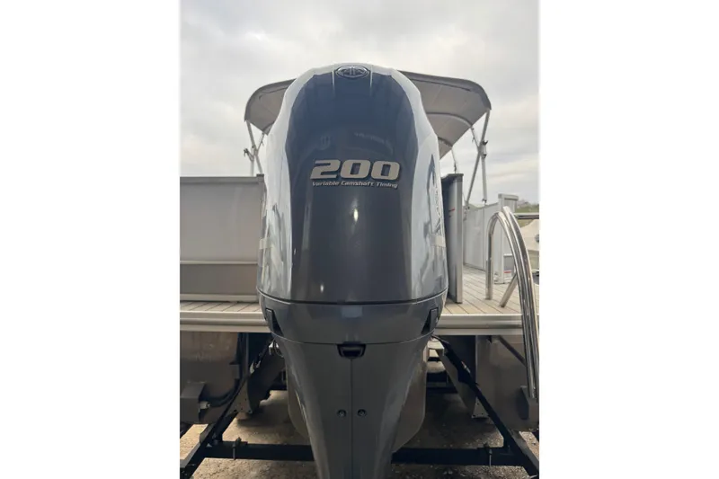 Slide: The Image of 2022 G3 Suncatcher Select 322RF boat with 200 horsepower engine, rear view. - 7