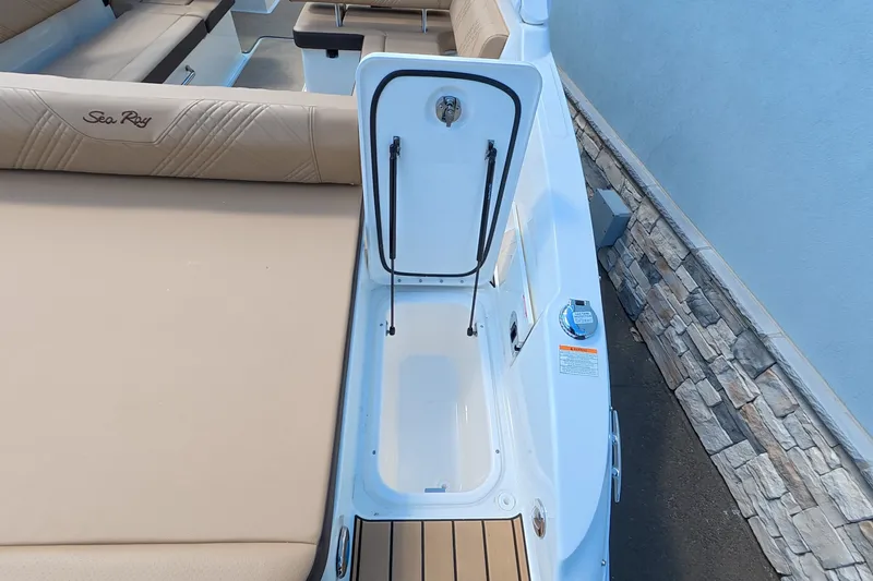 Slide: The Image of Sea Ray SDX 270 Outboard 2026 - 16
