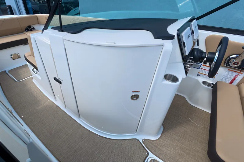 Slide: The Image of Sea Ray SDX 270 Outboard 2026 - 34
